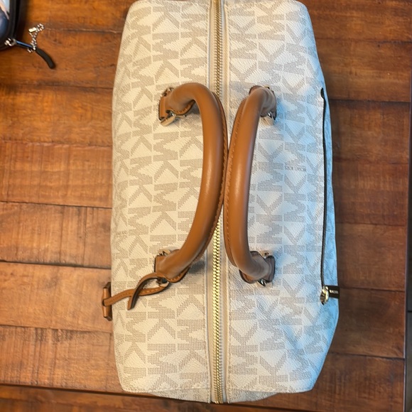 Michael Kors satchel bag. Never used. In excellent condition! - Picture 4 of 12